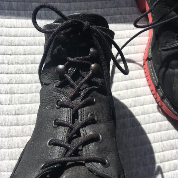 Brusque leather combat boot with pink rubber sole - Picture 4 of 6